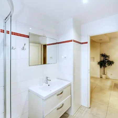 Apartment Moderne Et Elegant A 5 - 4p *